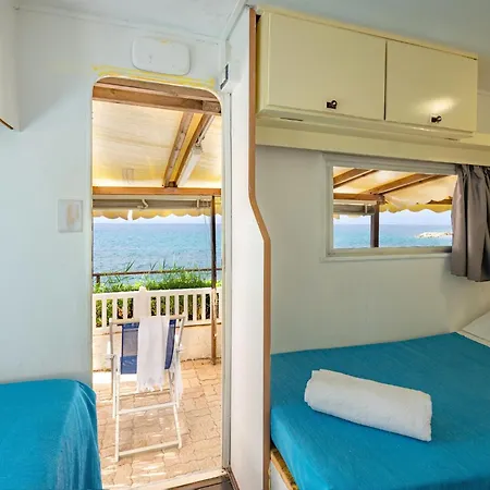 Caravan In Caprioli Di With Com Pool Tatil Evi