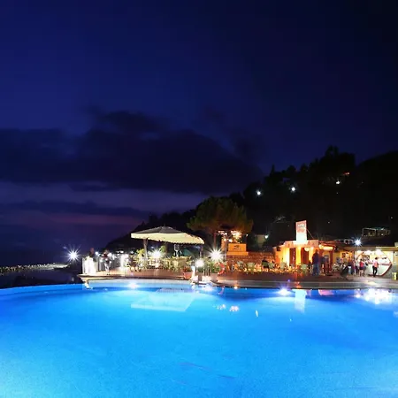 Caravan In Caprioli Di With Com Pool Tatil Evi Pisciotta
