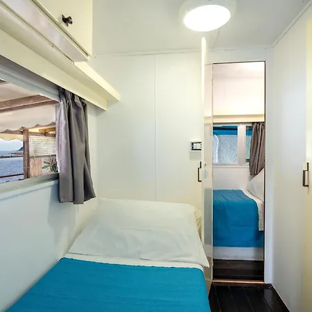 Caravan In Caprioli Di With Com Pool